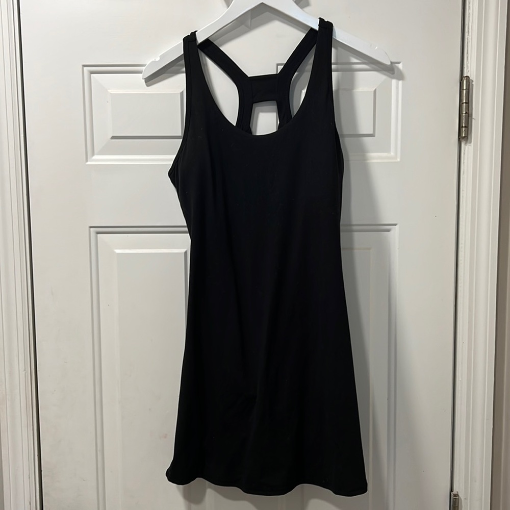 Vestique size large, athletic dress. So comfortable! 🙌🏼 like new ✨✨
